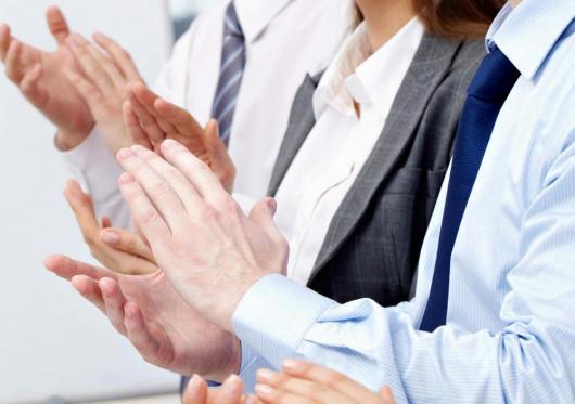 Clapping business people web